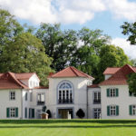 Erholung vor der Haustür: Park Schönfeld mit Schloss. Foto: nh