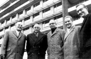 Klinik-Übergabe am 1. Januar 1964: Prof. Baumann, Prof. Kalk, OB Dr. Branner, Prof. Wildhirt und Prof. Heinecker (v.l.). Foto: Archiv Kasseler Klinik Klinik-Übergabe am 1. Januar 1964: Prof. Baumann, Prof. Kalk, OB Dr. Branner, Prof. Wildhirt und Prof. Heinecker (v.l.). Foto: Archiv Kasseler Klinik