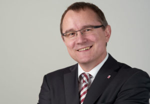 Dr. Rainer Waldschmidt, Naturwissenschaftler und Betriebswirt (MBA), arbeitete nach zwölf Jahren in der internationalen Chemie- und Pharmaindustrie im Hessischen Ministerium für Wirtschaft, Verkehr und Landesentwicklung in den Bereichen Wirtschaftspolitik, Wirtschaftsförderung und Technologie. Im Juli 2011 wurde er Geschäftsführer der landeseigenen Wirtschaftsförderungsgesellschaft HA Hessen Agentur GmbH. Seit Januar 2013 leitet er auch deren Tochtergesellschaft Hessen Trade & Invest GmbH. Foto: nh
