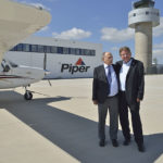 Wilfried Otto, Vorstandsvorsitzender der Piper Gruppe (links) mit Flughafensprecher Jörg Ries. Foto: Markus Frohme Wilfried Otto, Vorstandsvorsitzender der Piper Gruppe (links) mit Flughafensprecher Jörg Ries. Foto: Markus Frohme