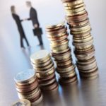 Durch frühzeitige Schenkungen können Steuern gespart werden. Foto: istockphoto.com
