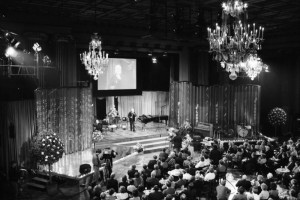 Auch der Hessische Rundfunk nutzte die Stadthalle; hier zur Aufzeichnung der Sendung Teletreff anlässlich des 60. Geburtstages des Senders am 24. Januar 1985. Foto: Renate Lehning