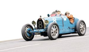 Bernd Hänßler und Beate Reiter im blauen Bugatti 35 B, Baujahr 1926. Foto: Mario Zgoll Bernd Hänßler und Beate Reiter im blauen Bugatti 35 B, Baujahr 1926. Foto: Mario Zgoll