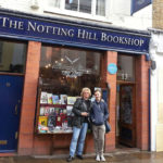 Wo Julia Roberts und Hugh Grant sich näher kamen: Jérôme-Redakteur Jan Hendrik Neumann mit Sohn Niels Neumann vor dem Buchladen im Londoner Stadtteil Notting Hill, in dem die gleichnamige Filmkomödie aus dem Jahr 1999 beginnt. Foto: nh Wo Julia Roberts und Hugh Grant sich näher kamen: Jérôme-Redakteur Jan Hendrik Neumann mit Sohn Niels Neumann vor dem Buchladen im Londoner Stadtteil Notting Hill, in dem die gleichnamige Filmkomödie aus dem Jahr 1999 beginnt. Foto: nh