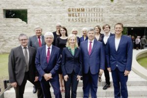 Gemeinsam eröffneten Vertreter aus Politik, Wirtschaft und Kultur die Grimmwelt auf dem Weinberg. Foto: Mario Zgoll Gemeinsam eröffneten Vertreter aus Politik, Wirtschaft und Kultur die Grimmwelt auf dem Weinberg. Foto: Mario Zgoll