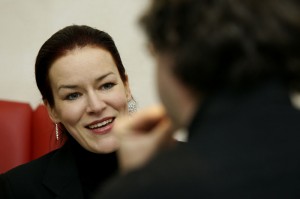 Dr. Friedrich Block, Kurator der Brückner-Kühner-Stiftung, Michael Kaiser, Theatermanager der Komödie Kassel, die Caricatura- Geschäftsführer Martin Sonntag und Inka Bachmann, Petra Nagel sowie Comedian Gerrit von Bamberg (v.l.). Foto: Mario Zgoll Dr. Friedrich Block, Kurator der Brückner-Kühner-Stiftung, Michael Kaiser, Theatermanager der Komödie Kassel, die Caricatura- Geschäftsführer Martin Sonntag und Inka Bachmann, Petra Nagel sowie Comedian Gerrit von Bamberg (v.l.). Foto: Mario Zgoll