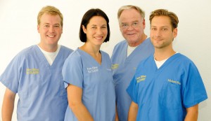 Die Zahnärzte (v.l.n.r.): Dr. Michael Claar, Dr. Ute Hilgenberg, Dr. Hans-Peter Claar, Michael Noga. Die Zahnärzte (v.l.n.r.): Dr. Michael Claar, Dr. Ute Hilgenberg, Dr. Hans-Peter Claar, Michael Noga.