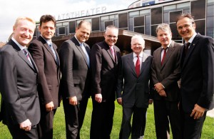 Von links: Martin Schmitt (Kasseler Bank), Oliver Morgenthal (K+S), Marco Soika (Deutsche Bank), Ingo Buchholz (Kasseler Sparkasse), Hans-Dieter Müller (Fördergesellschaft Staatstheater Kassel), Thomas Bockelmann (Intendant Staatstheater), Matthias Krieger (Krieger+Schramm). Foto: Mario Zgoll Von links: Martin Schmitt (Kasseler Bank), Oliver Morgenthal (K+S), Marco Soika (Deutsche Bank), Ingo Buchholz (Kasseler Sparkasse), Hans-Dieter Müller (Fördergesellschaft Staatstheater Kassel), Thomas Bockelmann (Intendant Staatstheater), Matthias Krieger (Krieger+Schramm). Foto: Mario Zgoll