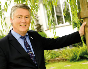 Der frühere CDU-Bundestagsabgeordnete Dr. Jürgen Gehb ist seit einem Jahr Chef der Bundesanstalt für Immobilienaufgaben (BImA) in Bonn Traumjob oder Nightmare on Elm Street? Als Vorstandssprecher der Bundesanstalt für Immobilienaufgaben ist der „Kasseler Junge“ nun dabei, für den größten Immobilienbesitzer des ganzen Landes ein „Einheitliches Liegenschaftsmanagement (ELM)“ mit zu gestalten. Foto: Mario Zgoll Der frühere CDU-Bundestagsabgeordnete Dr. Jürgen Gehb ist seit einem Jahr Chef der Bundesanstalt für Immobilienaufgaben (BImA) in Bonn Traumjob oder Nightmare on Elm Street? Als Vorstandssprecher der Bundesanstalt für Immobilienaufgaben ist der „Kasseler Junge“ nun dabei, für den größten Immobilienbesitzer des ganzen Landes ein „Einheitliches Liegenschaftsmanagement (ELM)“ mit zu gestalten. Foto: Mario Zgoll