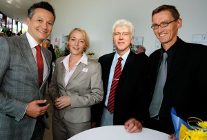 Cristián Gálvez, Keynote Speaker vom Vormittag, Sonja Trieschmann, Müller+Partner, Vorstandssprecherin Wirtschaftsjunioren Kassel e.V, Oberbürgermeister Bertram Hilgen und Ulrich Spengler, Stellvertretender IHK-Hauptgeschäftsführer (v.l.). Foto: Mario Zgoll