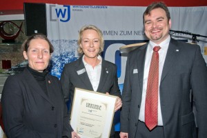 WJ-Landesvorsitzende Silke Müermann, Immediate Past President der Wirtschaftsjunioren Kassel Sonja Trieschmann (Müller+Partner) und Hanno Rogall, Kreissprecher der Wirtschaftsjunioren Kassel (Groupon GmbH). Foto: Markus Frohme, mediasociety.de*