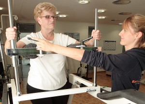 In der Rehabilitation erfahrene Fachkräfte der Physiotherapie, physikalischen Therapie und Ergotherapie bieten ein breites und speziell auf orthopädische und rheumatologische Erkrankungen abgestimmtes  Behandlungsspektrum. Foto: Balzerborn Kliniken