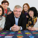 Anette Kapitza (Sekretariat), Sabine Heinemann (Mitarbeiterin Büro 1100); Hans-Jochem Weikert (Leiter des Haupt- und Bürgeramtes und Projektleiter Kassel 1100), Maria Boeck (Stadtteil- beauftragte Büro 1100) und Carina Mihr (Büroleiterin Büro 1100) (v.l.). Foto: nh Anette Kapitza (Sekretariat), Sabine Heinemann (Mitarbeiterin Büro 1100); Hans-Jochem Weikert (Leiter des Haupt- und Bürgeramtes und Projektleiter Kassel 1100), Maria Boeck (Stadtteil- beauftragte Büro 1100) und Carina Mihr (Büroleiterin Büro 1100) (v.l.). Foto: nh