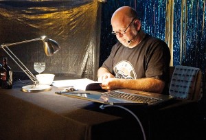 Am 26. August stellte Bernd Gieseking sein neues Buch „Finne dich selbst“ in der Kasseler Ekstase Bar vor. Foto: Mario Zgoll