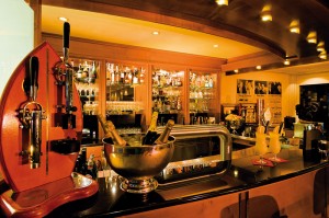 Lust auf einen Cocktail? Abends lässt man den Tag genüsslich in der Orange-Bar ausklingen. Foto: EKKOs