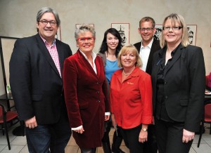 Merian-Chefredakteur Andreas Hallaschka, Stadträtin Brigitte Bergholter, Kassel 1100-Büroleiterin Carina Mihr, Verena Nenninger, Chorleiter Thorsten Seifert und Moderatorin Petra Nagel. Foto: Bernd Schoelzchen