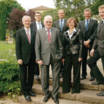 Hintere Reihe: StB Thomas Werner, WP/StB Prof. Dr. Thomas Olbrich, WP/StB Fritz Güntzler, WP/StB Burkhard Muster und WP/StB Prof. Dr. Uwe Lauerwald (v.l.). Vordere Reihe: WP/StB Horst Schween und StB Gabriele Montel-Albus. Foto: Mario Zgoll