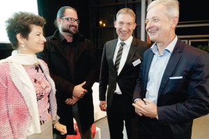 Lichtkünstlerin Astrid Waltenberg, Sebastian Fleiter (The Electric Hotel), Regional-manager Holger Schach und Conrad Fischer (A. Bernecker Verlag) (v.l.). Foto: Mario Zgoll