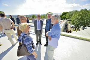 Ob Befürworter oder Gegner der  GRIMMWELT, beim Richtfest traf man sich auf höchster Ebene. Foto: Markus Frohme