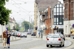 Die Leipziger Straße ist als große Hauptverkehrsstraße eine wichtige Verbindung zwischen Kassel und der Region. Das Verkehrsaufkommen war hier schon immer groß und wuchs kontinuierlich an, Erleichterung gab es seit Eröffnung der Anschlussstelle Kassel-Ost. Diese Verbindung zur Bundesstraße 7 wird mit dem Bau des neuen Autobahndreiecks im Kasseler Osten wegfallen. Foto: Mario Zgoll Die Leipziger Straße ist als große Hauptverkehrsstraße eine wichtige Verbindung zwischen Kassel und der Region. Das Verkehrsaufkommen war hier schon immer groß und wuchs kontinuierlich an, Erleichterung gab es seit Eröffnung der Anschlussstelle Kassel-Ost. Diese Verbindung zur Bundesstraße 7 wird mit dem Bau des neuen Autobahndreiecks im Kasseler Osten wegfallen. Foto: Mario Zgoll