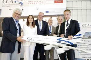Sprachen gemeinsam über die Luftfahrt in Nordhessen: Oberbürgermeister Bertram Hilgen, Moderatorin Anja Kohl, Finanzminister Dr. Thomas Schäfer, Flughafen-Chef Ralf Schustereder, Erlebnisreiseveranstalter Hartmut Piel und CCA-Projektleiter Dr. Matthias Jahnke (v.l.). Foto: Mario Zgoll Sprachen gemeinsam über die Luftfahrt in Nordhessen: Oberbürgermeister Bertram Hilgen, Moderatorin Anja Kohl, Finanzminister Dr. Thomas Schäfer, Flughafen-Chef Ralf Schustereder, Erlebnisreiseveranstalter Hartmut Piel und CCA-Projektleiter Dr. Matthias Jahnke (v.l.). Foto: Mario Zgoll