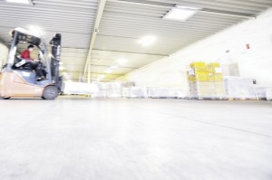 Logistikprofis: Auf einer Arbeits- und Lagerfläche von 4.900 Quadratmetern realisiert die Faber Direktmarketing GmbH umfangreiche Großprojekte und wickelt diese inklusive der gesamten Logistik ab. Foto: lopri communications Logistikprofis: Auf einer Arbeits- und Lagerfläche von 4.900 Quadratmetern realisiert die Faber Direktmarketing GmbH umfangreiche Großprojekte und wickelt diese inklusive der gesamten Logistik ab. Foto: lopri communications