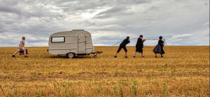 Wenn eine Familie Urlaub macht: das Stück „Gras“ der niederländischen Autorin Esther Gerritsen. Foto: Aktionstheater Kassel Wenn eine Familie Urlaub macht: das Stück „Gras“ der niederländischen Autorin Esther Gerritsen. Foto: Aktionstheater Kassel