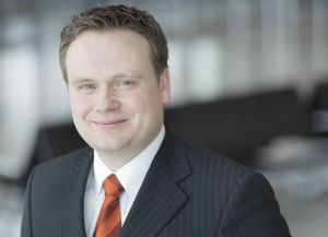 Lars Ernst, bisher Bereichsleiter Operations und Sicherheit, wird zusätzlich den kaufmännischen Bereich verantworten und Prokura erhalten. Foto: Flughafen GmbH Kassel