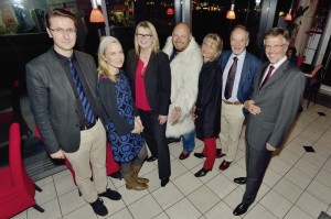 Top-Gäste auf dem Podium von Petra Nagel: Prof. Dr. Ruediger Gebhardt, Dr. Constanze Goetz, Moderatorin Petra Nagel, Saenger Reiner Irrsinn, Christine Reinckens, Dr. Lutz Gruhl und Peter Masuch (v.l.). Foto: Markus Frohme