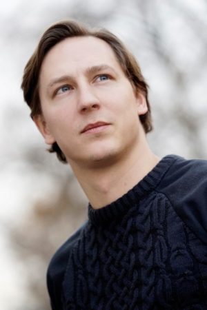 Der Schauspieler Peter Elter brillierte schon oft am Staatstheater, nun macht er sich bei Shakespeare Gedanken über Sein oder Nichtsein. Foto: Mario Zgoll Der Schauspieler Peter Elter brillierte schon oft am Staatstheater, nun macht er sich bei Shakespeare Gedanken über Sein oder Nichtsein. Foto: Mario Zgoll