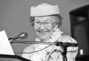 Anneliese Hartleb, „Frau Goethe“ feierte ihren 90. Geburtstag in der Ingenieurschule der Universität in Kassel. Foto: Bernd Schölzchen