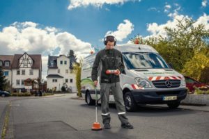 Mit modernen Kabel-Messwagen können die Mitarbeiter der EAM-Tochtergesellschaft EnergieNetz Mitte schnell und zuverlässig Fehler im unterirdisch verlegten Stromnetz finden und beheben. Foto: nh