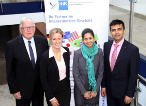 Dr. Walter Lohmeier (IHK-Hauptgeschäftsführer) mit Ann-Catherine Krauss, vom India Desk des IHK-Teams International, Dr. Kasturi Dadhe (Education Officer & Secretary to Consul General) und dem indischen Generalkonsul Raveesh Kumar. Foto: IHK Kassel-Marburg