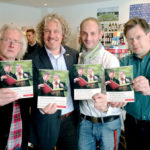 Albert Völkl (Scherenschnitt-Illustrationen), Markus Exner (Leiter GrimmHeimat), Heiko Schwartz (Neumann-Neudamm Verlag, Melsungen) und Paavo Blåfield (Fotografien) (v.l.) bei der Buchpräsentation. Foto: Regionalmanagement Nordhessen GmbH Albert Völkl (Scherenschnitt-Illustrationen), Markus Exner (Leiter GrimmHeimat), Heiko Schwartz (Neumann-Neudamm Verlag, Melsungen) und Paavo Blåfield (Fotografien) (v.l.) bei der Buchpräsentation. Foto: Regionalmanagement Nordhessen GmbH