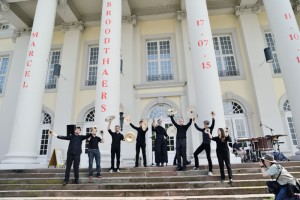 Das Schlagzeug-Ensemble der Universität Kassel, unter der Leitung von Olaf Pyras, eröffnete das große Fest. Foto: Markus Frohme Das Schlagzeug-Ensemble der Universität Kassel, unter der Leitung von Olaf Pyras, eröffnete das große Fest. Foto: Markus Frohme