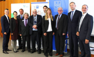 Carsten Heustock (IHK Kassel-Marburg, stellv. Geschäftsbereichsleiter Standortpolitik/Unternehmensförderung/ International), Stefanie Gesmann (LVM Außenorganisation), Michael Weyh (Geschäftsführer BWV), Walter Thomas (Vorsitzender BVK Bezirksverband), Detlef Kümper (Mitglied des IHK-Präsidiums / Ehrenvorsitzender BVK Bezirksverband), Timo Scharpenberg (IHK Kassel-Marburg, Leiter Servicezentrum Kassel), Melanie Amert (IHK Kassel-Marburg), Dr. Walter Lohmeier (Hauptgeschäftsführer IHK Kassel-Marburg), Ulrich Zander (BVK-Vizepräsident) und Marko Stumpf (BWV Nordhessen) (v.l.). Foto: IHK / Pia Günther