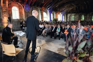 Zur Eröffnung der Ausstellung in der Reithalle am Marstall trug das Due Bassi – Jochen Faulhammer, Gesang, und Andreas Düker, Laute – Musikstücke aus der Zeit Cranachs vor. Foto: Mario Zgoll