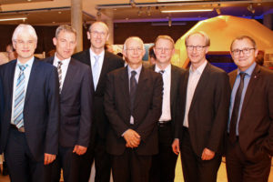 Prof. Dr. Clemens Hoffmann (Fraunhofer IWES), Holger Schach (Regionalmanagement Nordhessen), Thomas Weber (EAM), Prof. Dr. Ludwig Brabetz (Universität Kassel), Dr. Gerd Stöhr (Volkswagen), Dr. Thorsten Ebert (Kasseler Verkehrs-Gesellschaft) und Dr. Rainer Waldschmidt (HA Hessen Agentur) (v.l.). Foto: nh