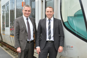 Thomas Wolf (li.) und Sven Möller bilden die neue Spitze der RegioTram-Gesellschaft mbH (RTG). Thomas Wolf übernahm diese Position am 1. Januar 2016, Sven Möller bereits im April 2015. Foto: RTG mbH