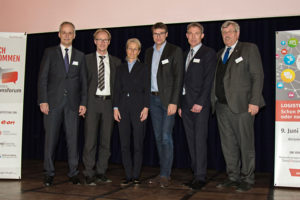 Jörg Paul (Vorstandsvorsitzender MoWiN.net e.V.), Dr. Thorsten Ebert (Vorstandsvorsitzender deENet e. V.), Sybille von Obernitz (Hauptgeschäftsführerin IHK Kassel-Marburg), Referent Stefan Hentschel (Industry Leader Technology Google Deutschland GmbH). Foto: nh Regionalmanager Holger Schach Regierungspräsident Dr. Walter Lübcke