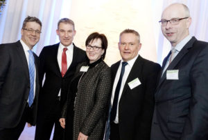 Staatssekretär im Hessischen Ministerium für Wirtschaft, Energie, Verkehr und Landesentwicklung Matthias Samson, Regionalmanagement-Geschäftsführer Holger Schach, Leiterin Tourismus in der GrimmHeimat Nordhessen Ute Schulte, Kassel Marketing-Geschäftsführer Andreas Bilo und Kassel Marketing-Prokurist Frank Grützmacher (v.l.). Foto: nh