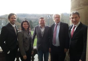 Sprecher der Kooperation Fabian von Berlepsch (Schloss Berlepsch), Cornelia Ziegler (mhk), Berthold Theus (Kultursommer Nordhessen), Dr. Peter Zimmer (futour) und Regionalmanager Holger Schach (v.l.). Foto: Regionalmanagement Nordhessen. Foto: nh