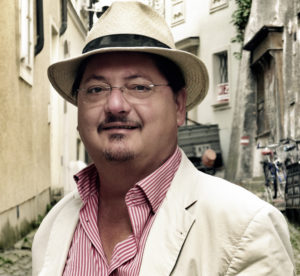 Schauspieler Jürgen Tarrach hält für den Kultursommer Nordhessen eine musikalisch untermalte Lesung aus dem Briefwechsel zwischen Louise Colet und Gustave Flaubert. Foto: Ulrike Böhme Schauspieler Jürgen Tarrach hält für den Kultursommer Nordhessen eine musikalisch untermalte Lesung aus dem Briefwechsel zwischen Louise Colet und Gustave Flaubert. Foto: Ulrike Böhme