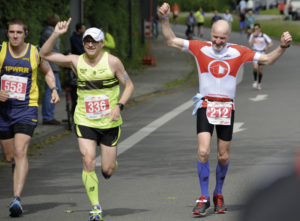 Klasse Stimmung an der Strecke: Da haben auch die Marathonis Spaß.