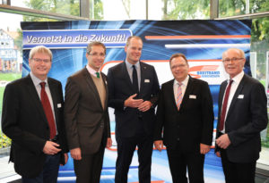 Im Bild von links: Peter Nissen (Landkreis Kassel), Dr. Michael H. Koch (Vorsitzender der Gesellschafterversammlung und Landrat Hersfeld-Rotenburg), Stefan G. Reuß (Landrat Werra-Meißner-Kreis), Winfried Becker (Landrat Schwalm-Eder-Kreis), Dr. Reinhard Kubat (Landrat Waldeck-Frankenberg). Foto: Breitband Nordhessen