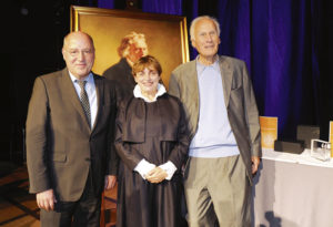 Laudator Gregor Gysi (Mitglied des Deutschen Bundestages), Preisträgerin Katharina Thalbach und Eberhard Schöck (Eberhard-Schöck-Stiftung) Foto: Harry Soremski