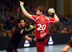 Momir Rnic (Nr. 20), hier im Duell gegen Uelington Da Silva Ferrerira von Benfica, war mit sieben Treffern der beste Torschütze der MT Melsungen. Foto: Hartung Momir Rnic (Nr. 20), hier im Duell gegen Uelington Da Silva Ferrerira von Benfica, war mit sieben Treffern der beste Torschütze der MT Melsungen. Foto: Hartung