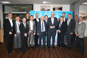 V.l.n.r.: Thorsten Jablonski, Alain Salendre, Dr. Tobias Busch, Ulrich Spengler, Carsten Rahier, Helge Förster, Wilfried Otto, Lars Ernst, Dr. Thomas Schäfer, Klaus Spohr, Michael Wieners, Holger Schach, Heinrich Gringel, Gerhard Jochinger bei der ersten Sitzung des Beirats am Kassel Airport. Foto: Kassel Airport