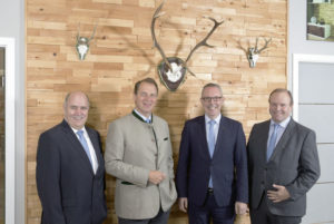 Die Jordan-Geschäftsleitung: Bereichsleiter Holz Fred Himmelmann, Geschäftsführer Jörg Ludwig Jordan, Kaufmännischer Geschäftsführer Thomas Peter und Bereichsleiter Bodenbeläge Robert Horst (v.l.). Foto: Jordan