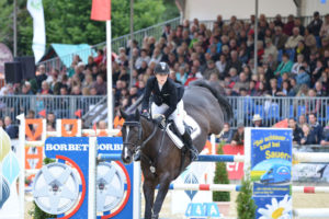 Top-Reiter mit ihren Pferden und volle Zuschauerränge: So erleben Tausende alljährlich das CSI*** Spangenberg. Foto: CSI*** Spangenberg Top-Reiter mit ihren Pferden und volle Zuschauerränge: So erleben Tausende alljährlich das CSI*** Spangenberg. Foto: CSI*** Spangenberg